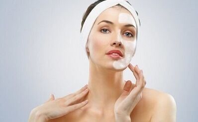 aurpegiko azala gaztetzeko metodoak etxean